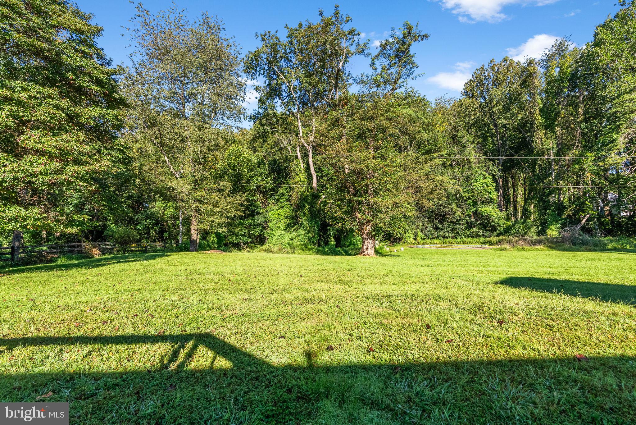 Hume, Virginia, 22639, United States, 7 Bedrooms Bedrooms, ,3 BathroomsBathrooms,Residential,For Sale,1943038