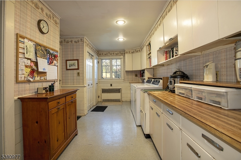 Andover Twp., New Jersey, 07860, United States, 4 Bedrooms Bedrooms, ,3 BathroomsBathrooms,Residential,For Sale,1941972