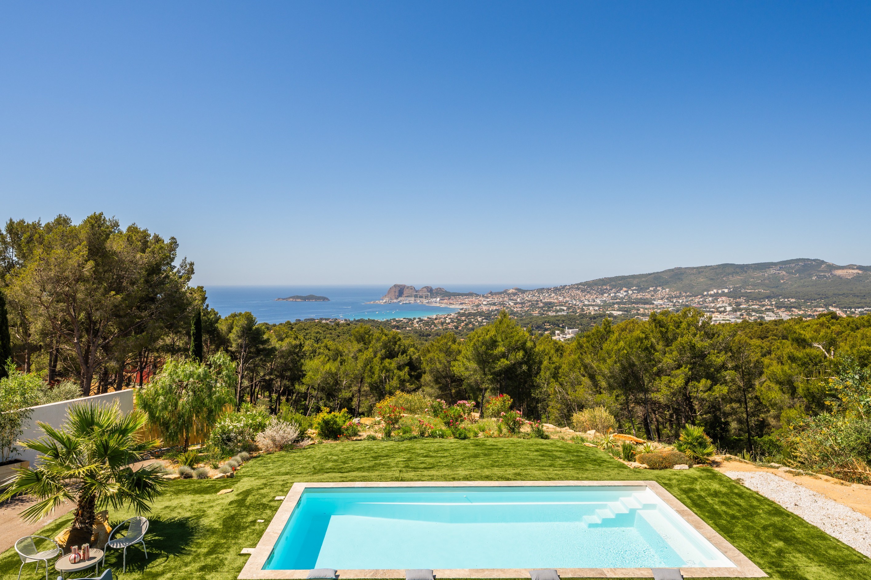  Ceyreste – Contemporary Villa with Exceptional Sea View, Expansive Garden - 物件實景