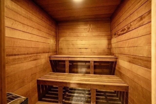 Newton, Massachusetts, 02464, United States, 2 Bedrooms Bedrooms, ,2 BathroomsBathrooms,Residential,For Sale,1947082