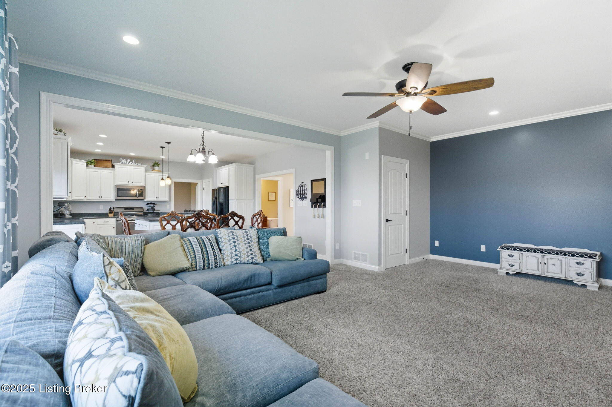 La Grange, Kentucky, 40031, United States, 5 Bedrooms Bedrooms, ,4 BathroomsBathrooms,Residential,For Sale,1971685