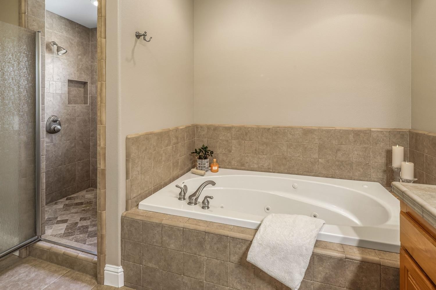 Valley Springs, California, 95252, United States, 3 Bedrooms Bedrooms, ,4 BathroomsBathrooms,Residential,For Sale,1981868