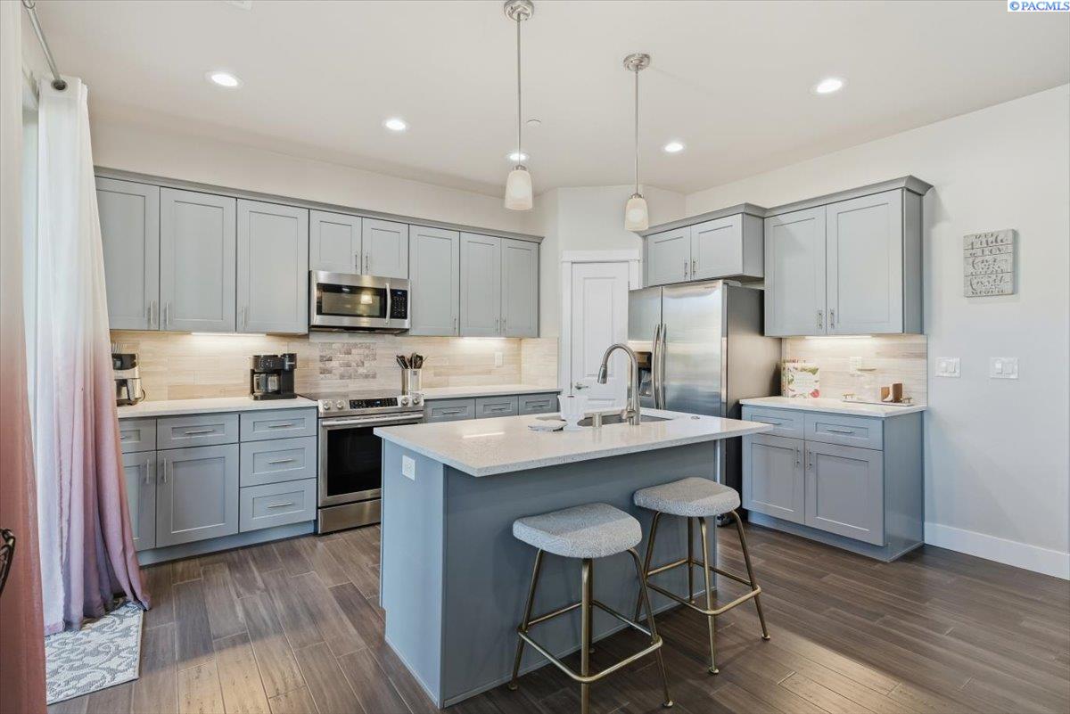 Richland, Washington, 99352, United States, 3 Bedrooms Bedrooms, ,2 BathroomsBathrooms,Residential,For Sale,1991630