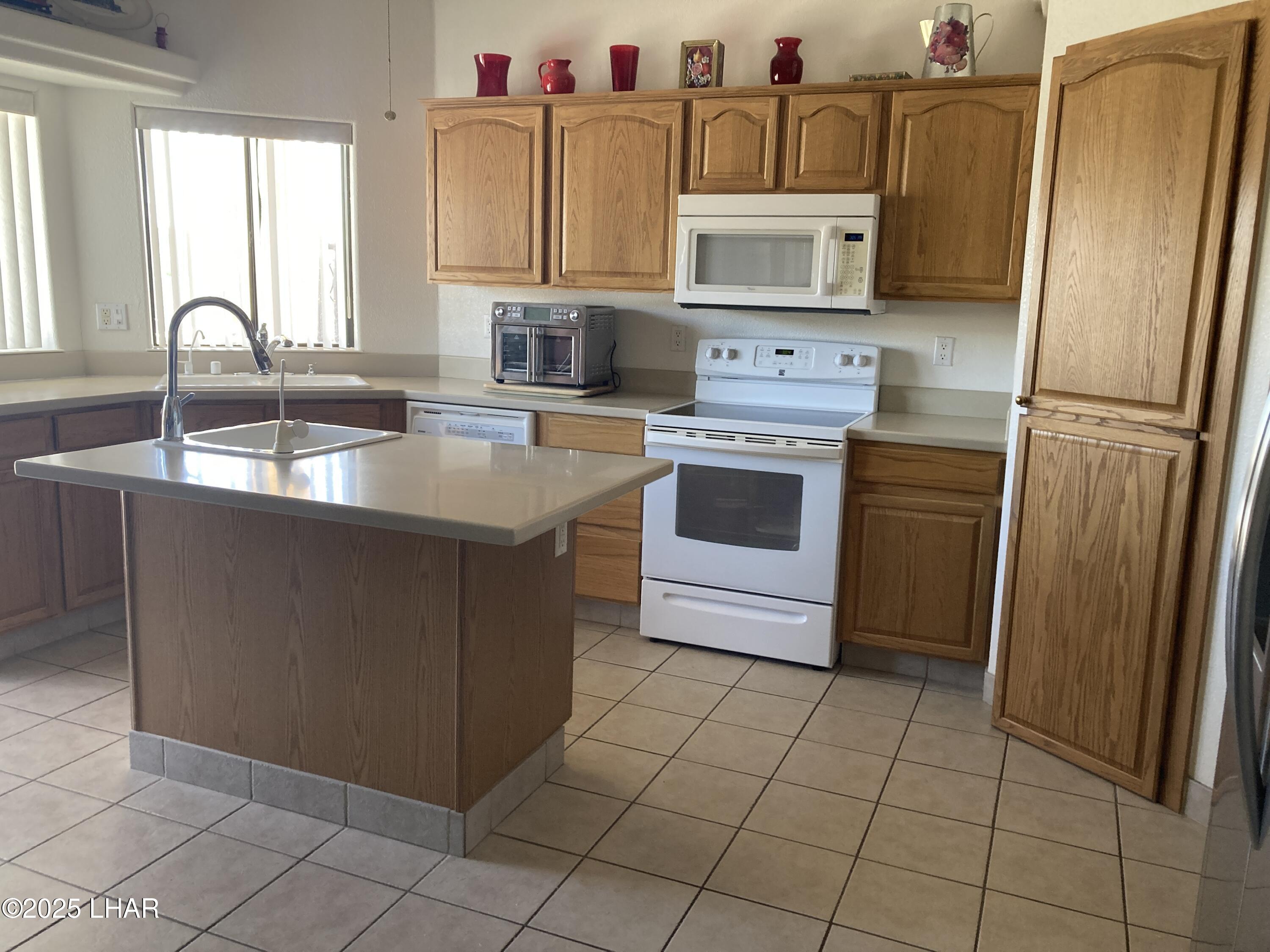 Lake Havasu City, Arizona, 86404, United States, 3 Bedrooms Bedrooms, ,3 BathroomsBathrooms,Residential,For Sale,1949772