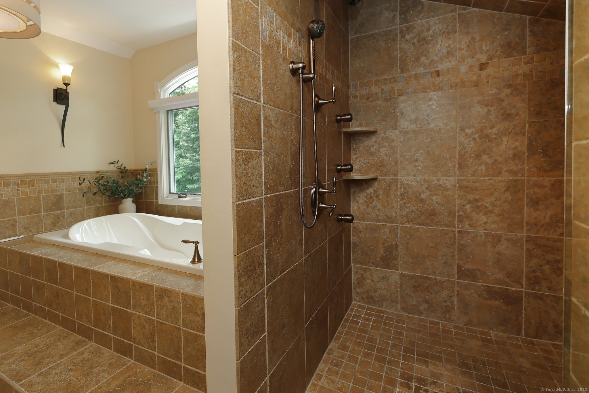 Orange, Connecticut, 06477, United States, 3 Bedrooms Bedrooms, ,3 BathroomsBathrooms,Residential,For Sale,1911286