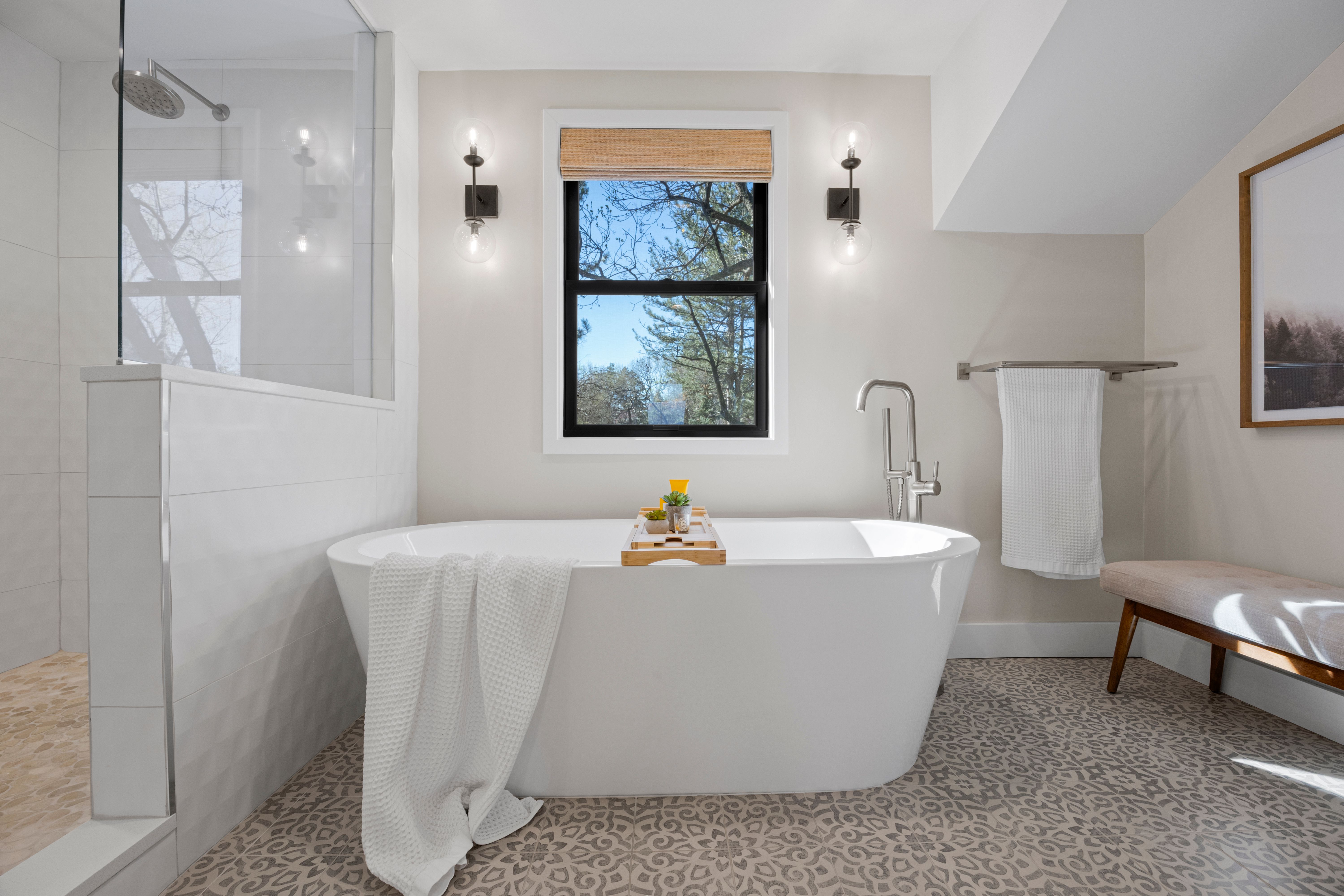  Thoughtful design, modern updates, and timeless charm - 物件實景