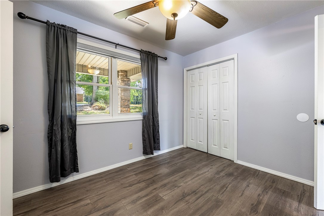 Rogers, Arkansas, 72756, United States, 4 Bedrooms Bedrooms, ,3 BathroomsBathrooms,Residential,For Sale,1925135