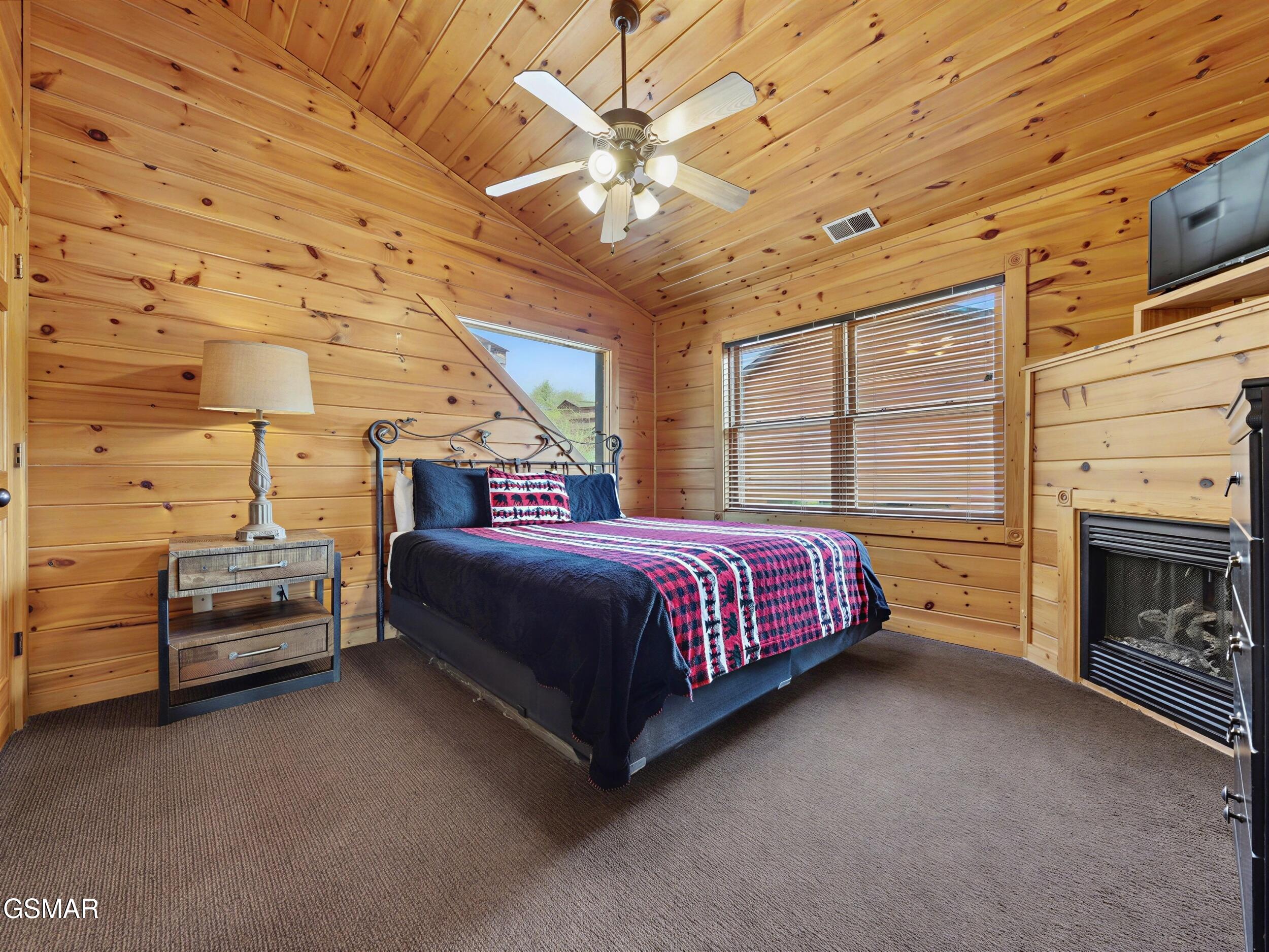 Gatlinburg, Tennessee, 37738, United States, 2 Bedrooms Bedrooms, ,3 BathroomsBathrooms,Residential,For Sale,2024380