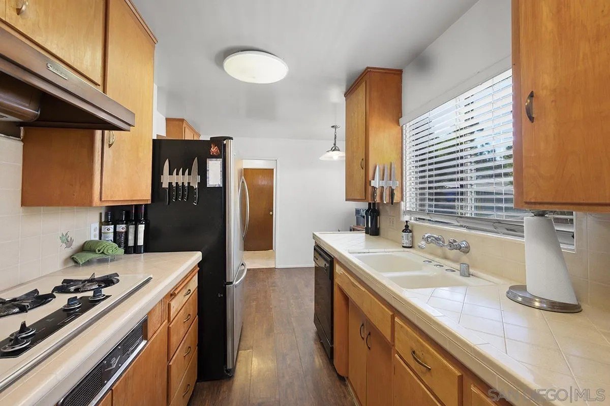 La Mesa, California, 91941, United States, 3 Bedrooms Bedrooms, ,4 BathroomsBathrooms,Residential,For Sale,1911905