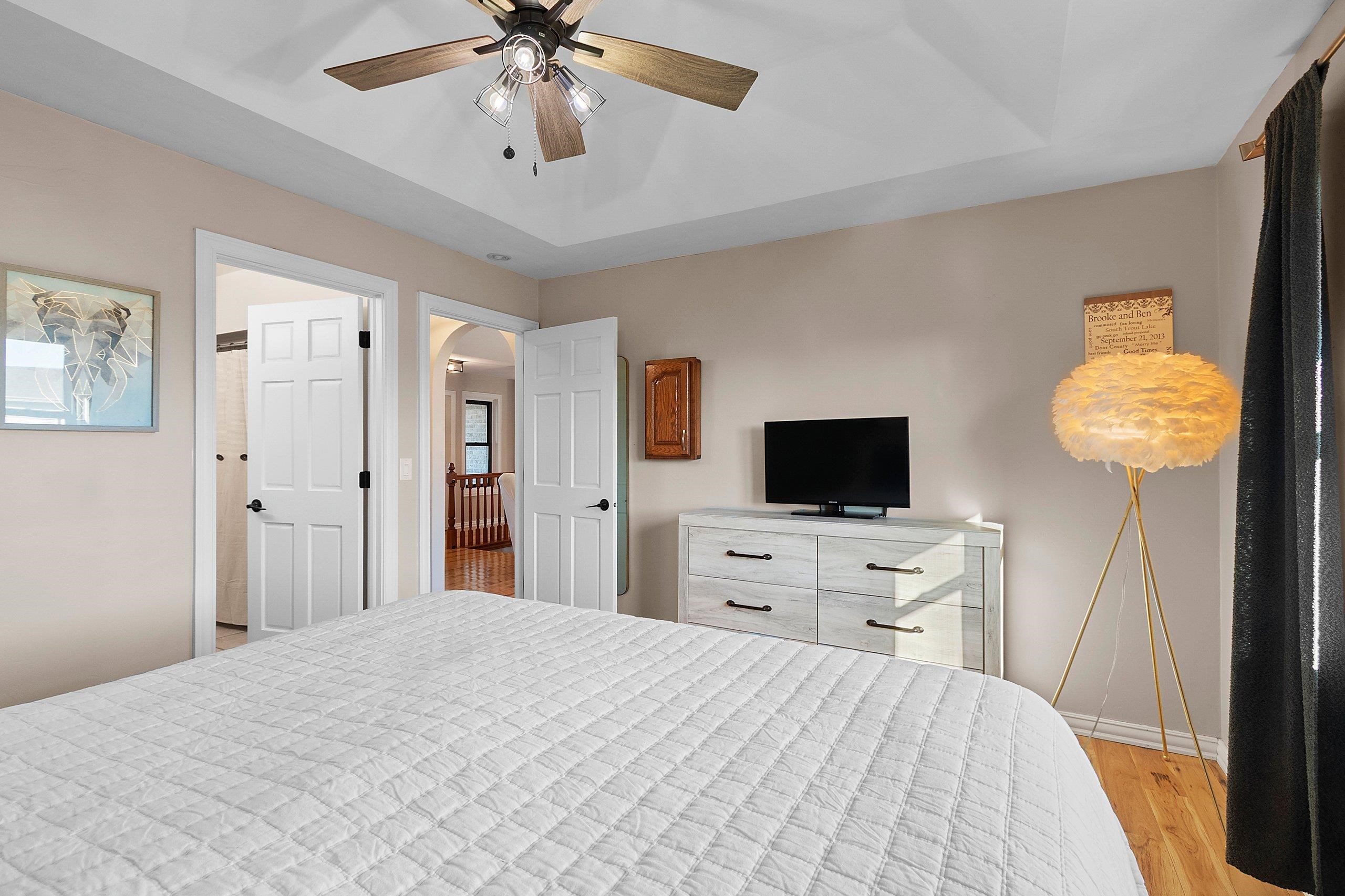 GREEN BAY, Wisconsin, 54311, United States, 4 Bedrooms Bedrooms, ,4 BathroomsBathrooms,Residential,For Sale,1991050