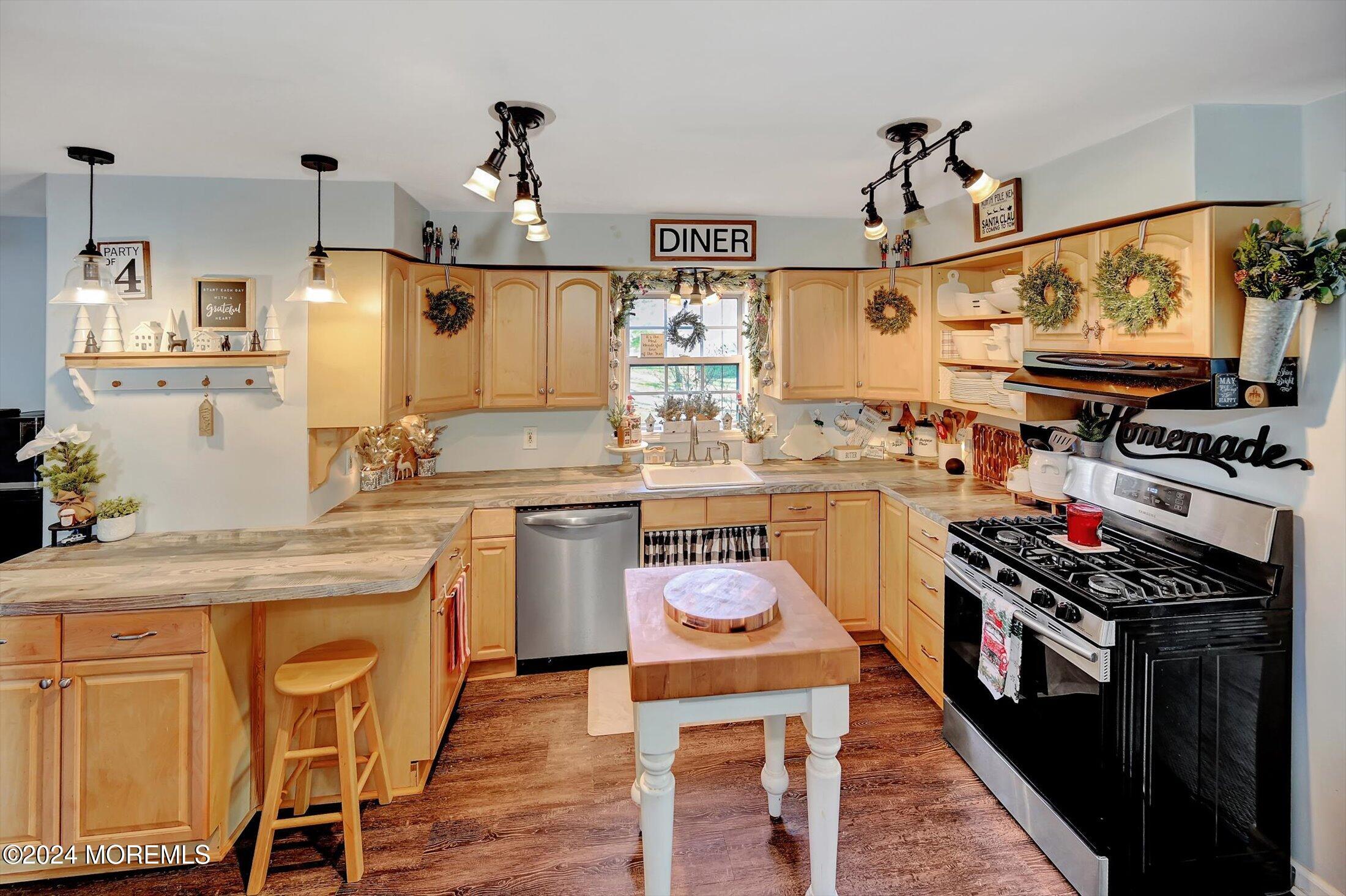 Jackson, New Jersey, 08527, United States, 4 Bedrooms Bedrooms, ,3 BathroomsBathrooms,Residential,For Sale,1930346