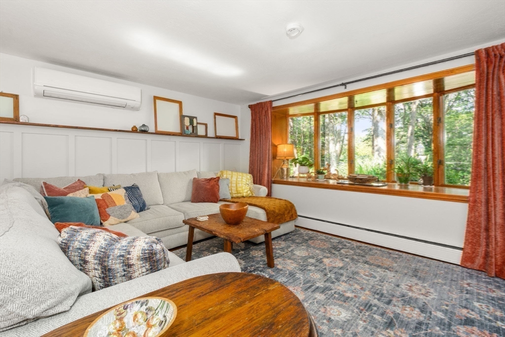Holden, Massachusetts, 01520, United States, 4 Bedrooms Bedrooms, ,3 BathroomsBathrooms,Residential,For Sale,1948206