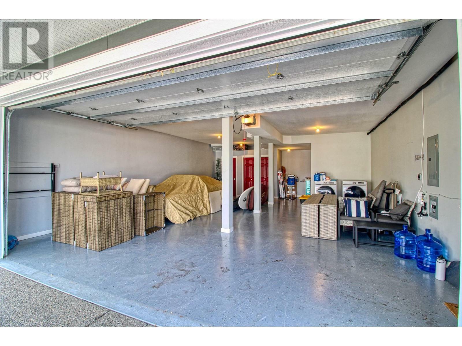 KELOWNA, British Columbia, V1Z 3R8, CA, 3 Bedrooms Bedrooms, ,2 BathroomsBathrooms,Residential,For Sale,1836675