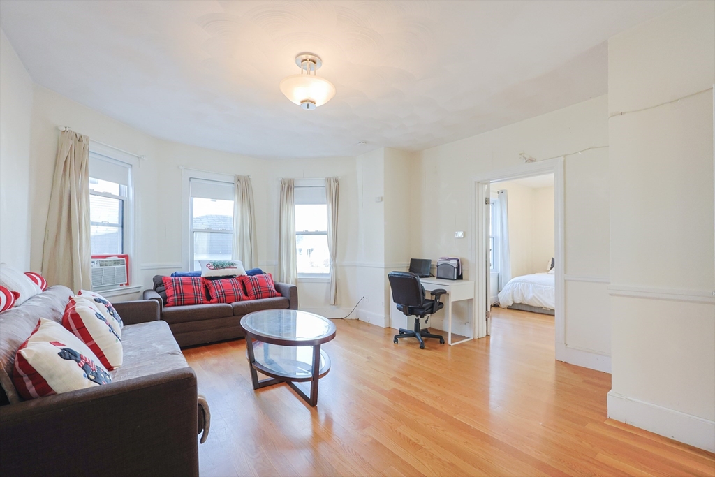 Quincy, Massachusetts, 02169, United States, 4 Bedrooms Bedrooms, ,2 BathroomsBathrooms,Residential,For Sale,2001960