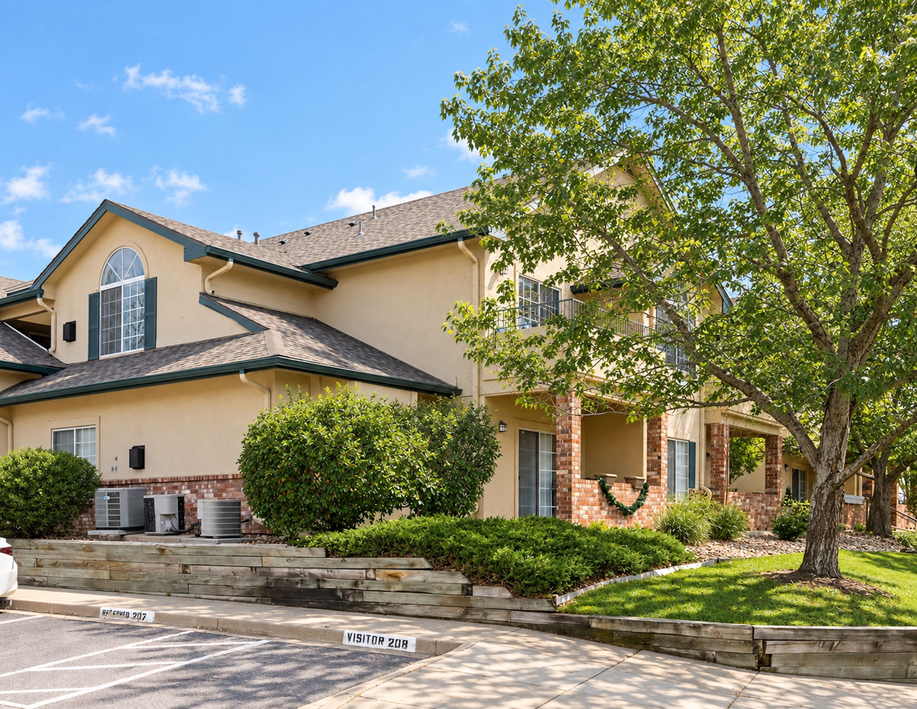  8747 E Dry Creek Road, Englewood, CO, 80112 - 物件實景