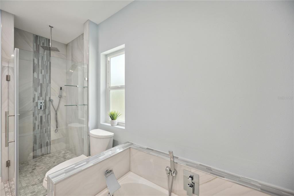 Sarasota, Florida, 34239, United States, 3 Bedrooms Bedrooms, ,2 BathroomsBathrooms,Residential,For Sale,1690637