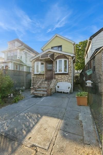 Jamaica, New York, 11433, United States, 3 Bedrooms Bedrooms, ,2 BathroomsBathrooms,Residential,For Sale,1901940