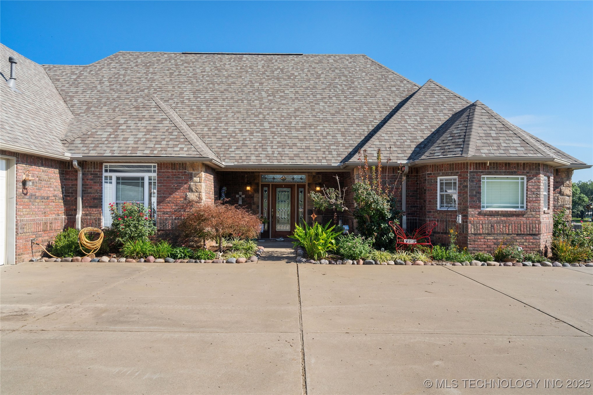 Henryetta, Oklahoma, 74437, United States, 4 Bedrooms Bedrooms, ,4 BathroomsBathrooms,Residential,For Sale,1927120