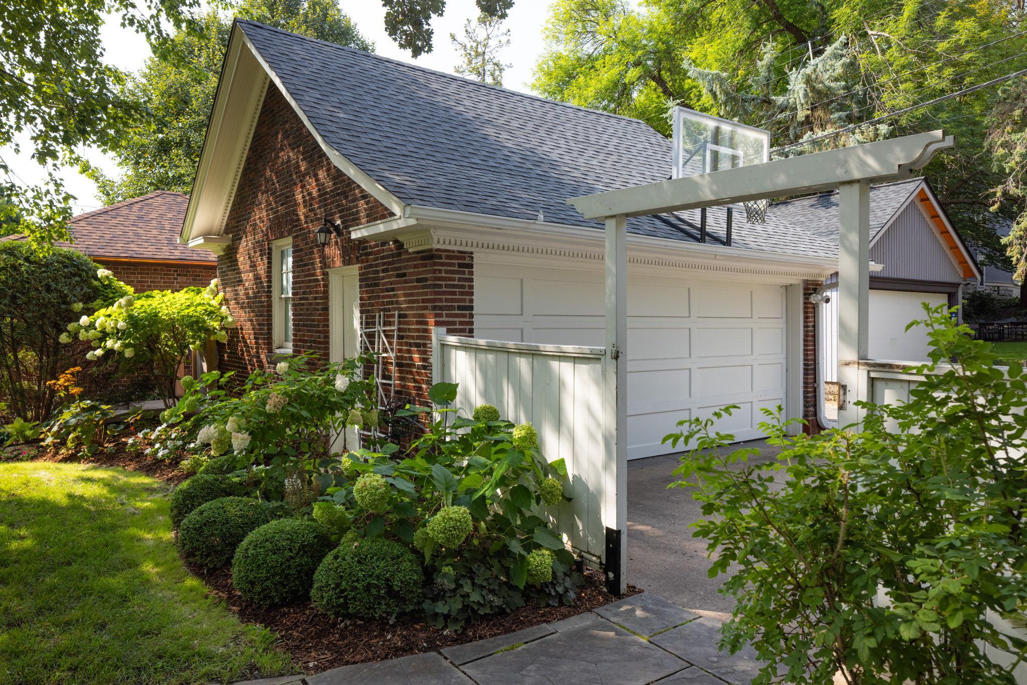 Minneapolis, Minnesota, 55405, United States, 5 Bedrooms Bedrooms, ,3 BathroomsBathrooms,Residential,For Sale,2000918