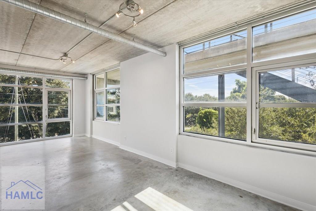 Savannah, Georgia, 31401, United States, 2 Bedrooms Bedrooms, ,3 BathroomsBathrooms,Residential,For Sale,1957679