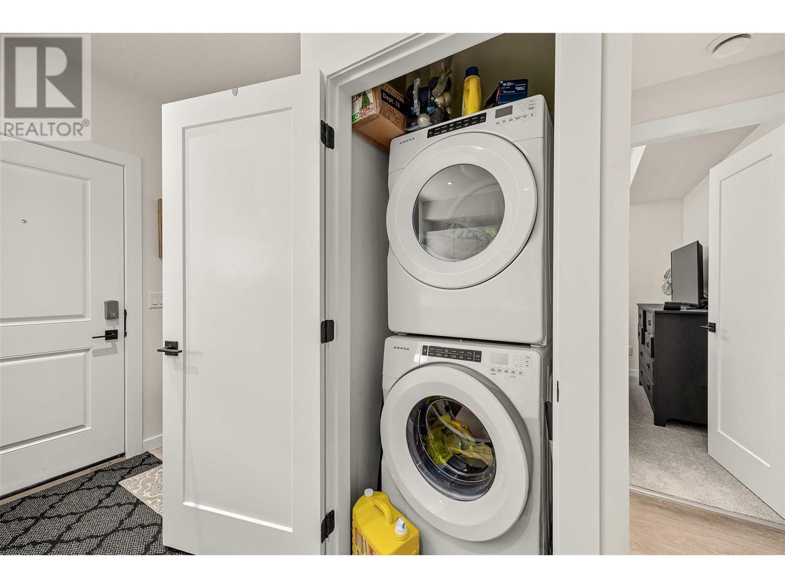 KELOWNA, British Columbia, V1V 0C9, CA, 5 Bedrooms Bedrooms, ,4 BathroomsBathrooms,Residential,For Sale,1875451