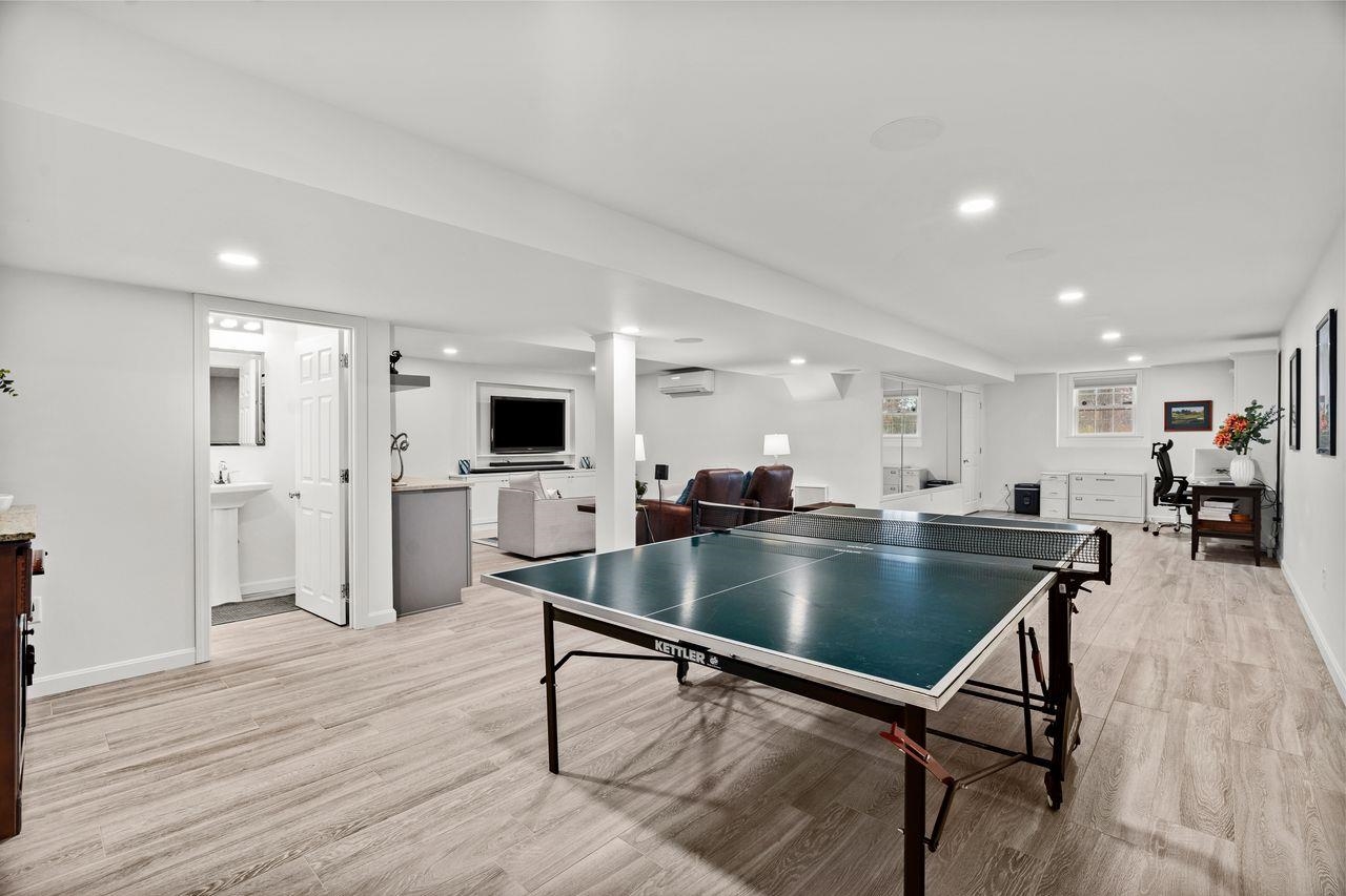 Bedford, New Hampshire, 03110, United States, 3 Bedrooms Bedrooms, ,3 BathroomsBathrooms,Residential,For Sale,1989387