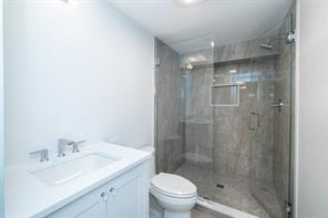 New Rochelle, New York, 10801, United States, 6 Bedrooms Bedrooms, ,5 BathroomsBathrooms,Residential,For Sale,1980613