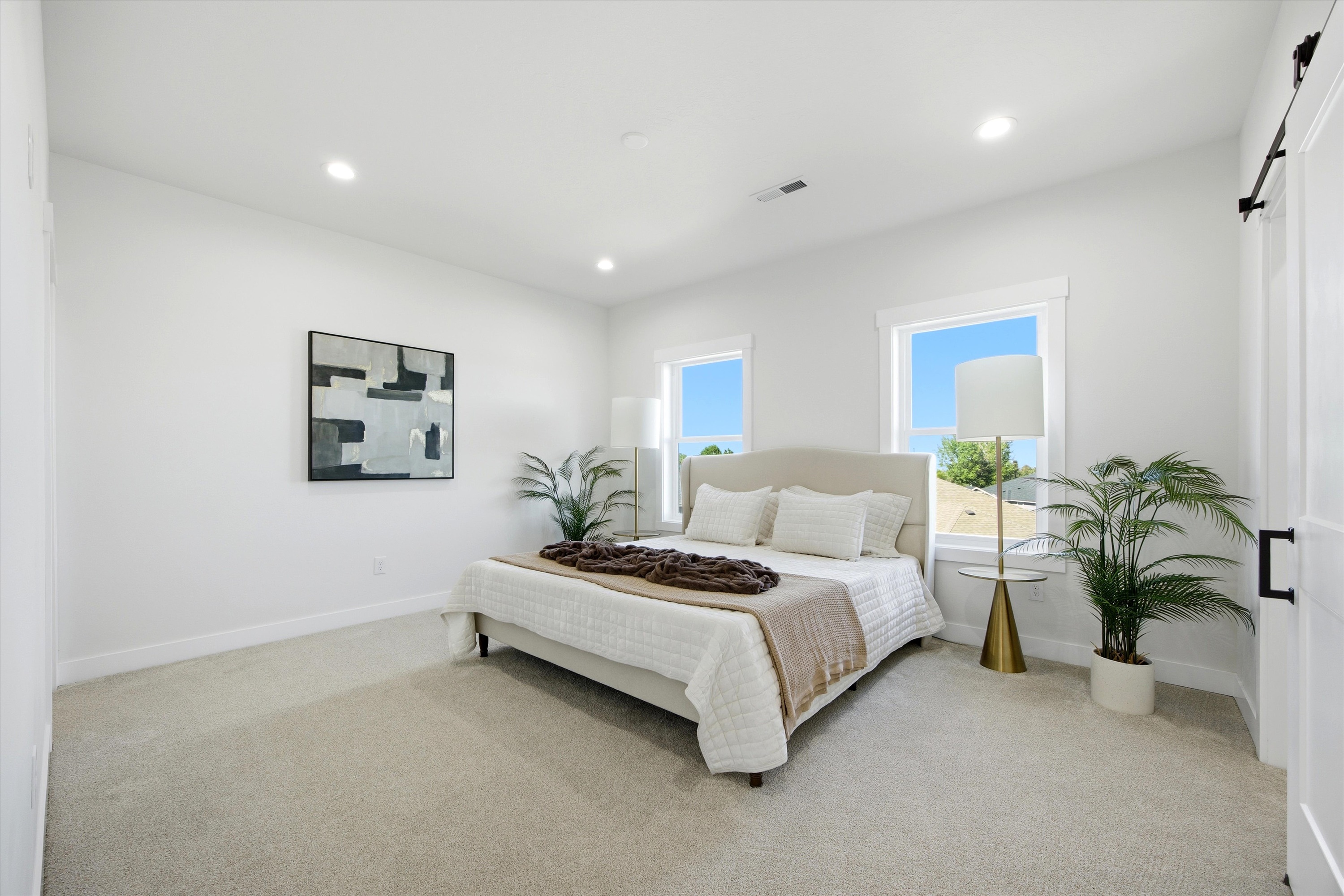  New 5-Bed Home w/ Daylight Basement & 3-Car Garage - 物件實景