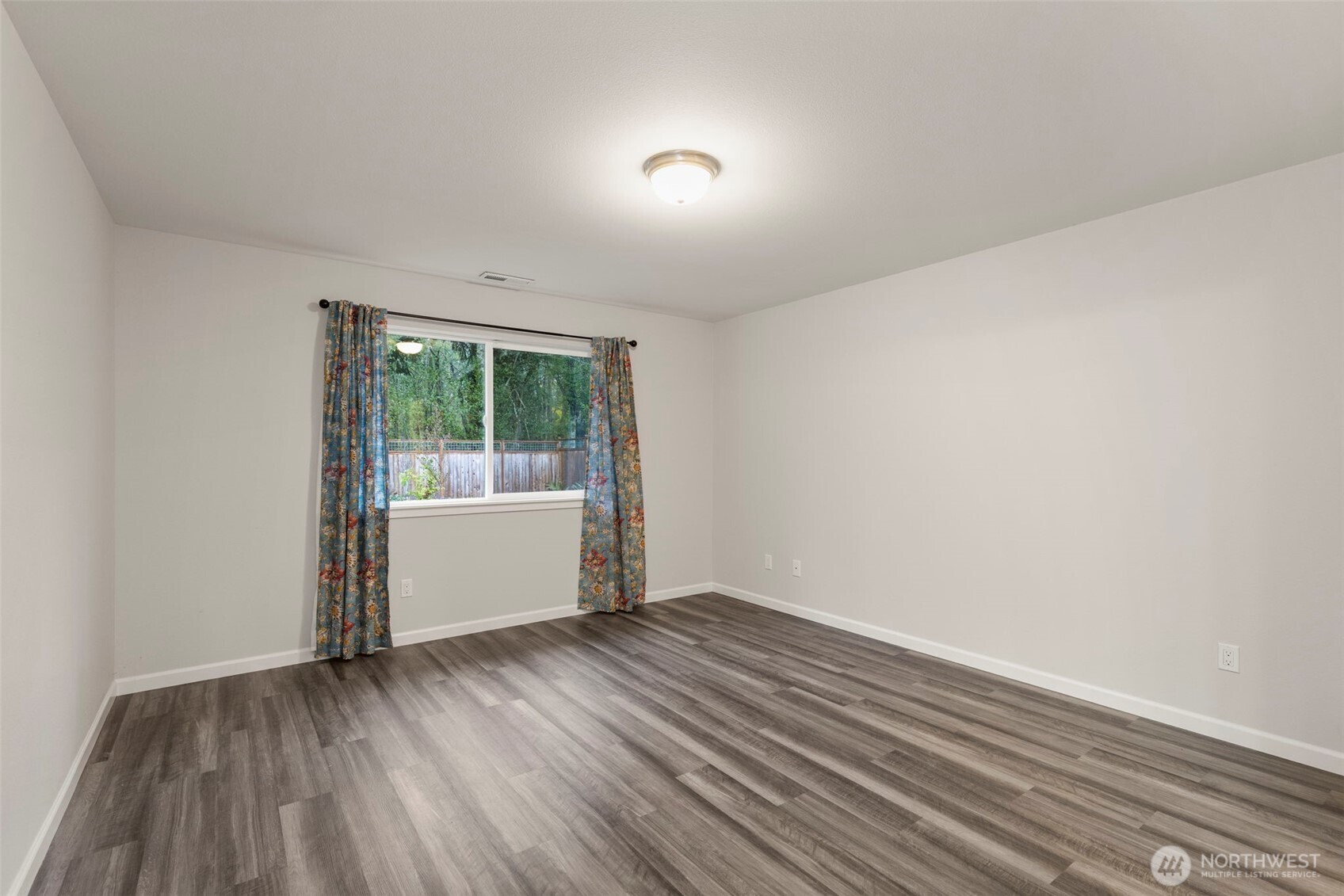 Port Townsend, Washington, 98368, United States, 3 Bedrooms Bedrooms, ,1 BathroomBathrooms,Residential,For Sale,1989519