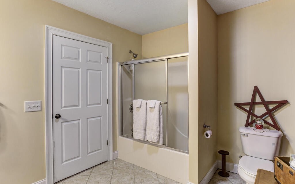 Hayesville, North Carolina, 28904, United States, 4 Bedrooms Bedrooms, ,4 BathroomsBathrooms,Residential,For Sale,1981181