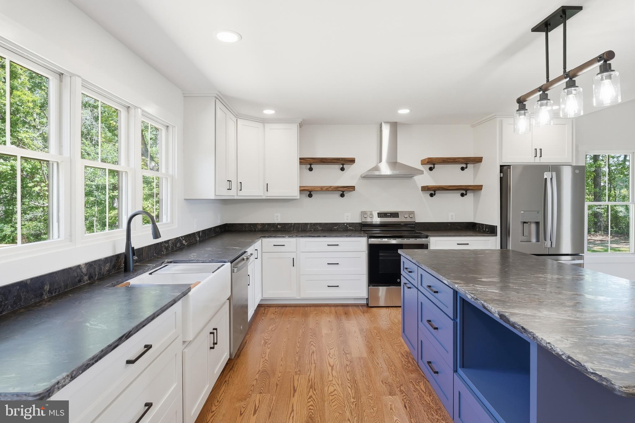 Reva, Virginia, 22735, United States, 2 Bedrooms Bedrooms, ,2 BathroomsBathrooms,Residential,For Sale,2048216