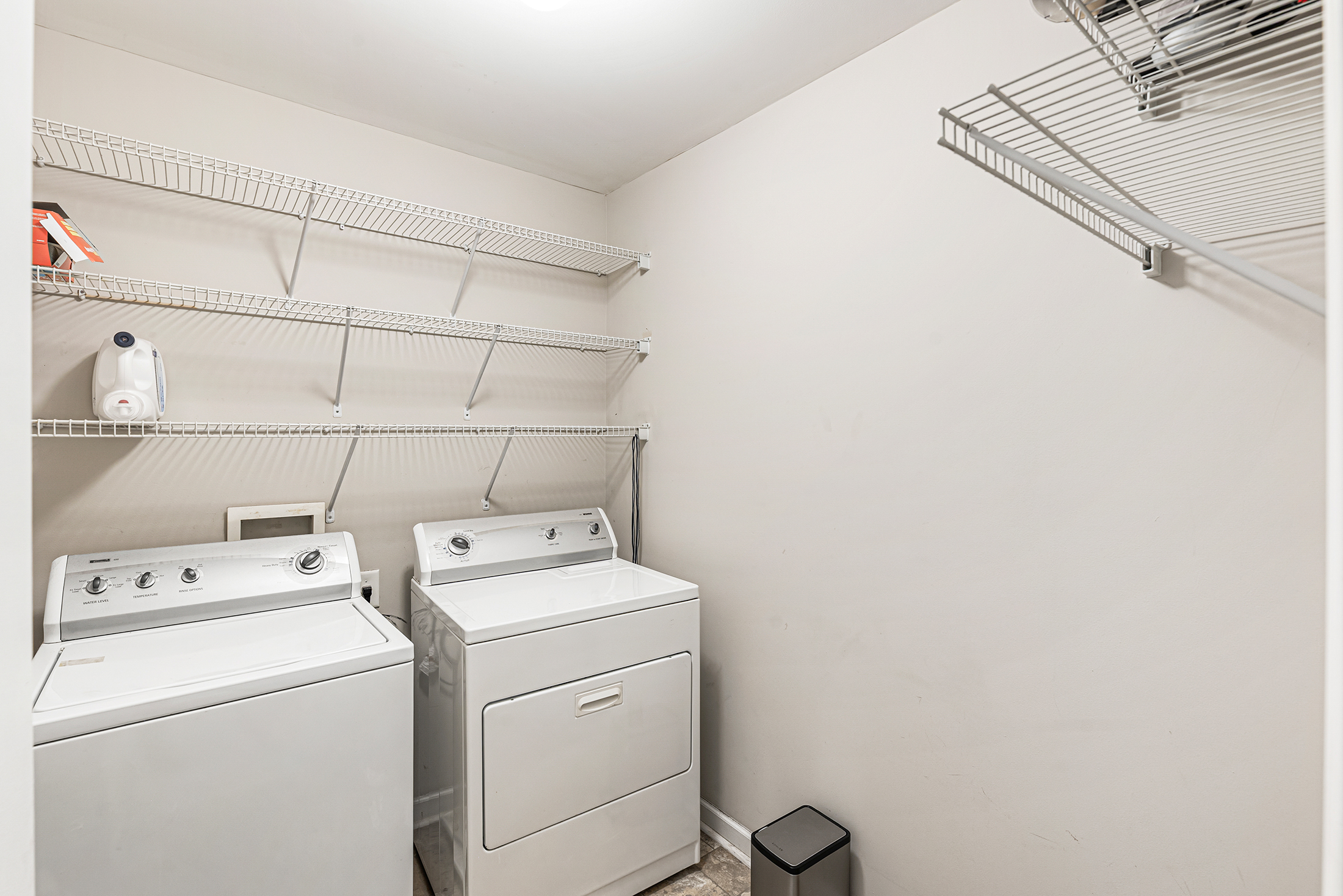  Charming Townhome Offers Low-Maintenance Living with No Rental Restrictions - 物件實景