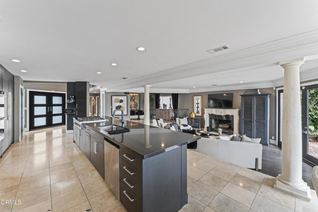 Ventura, California, 93001, United States, 5 Bedrooms Bedrooms, ,3 BathroomsBathrooms,Residential,For Sale,1839007