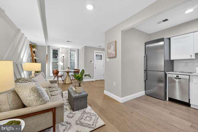 Washington, District of Columbia, 20009, United States, 2 Bedrooms Bedrooms, ,1 BathroomBathrooms,Residential,For Sale,1937571