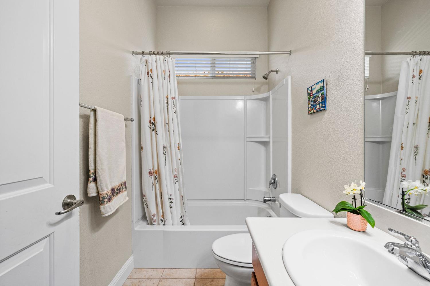 Roseville, California, 95747, United States, 3 Bedrooms Bedrooms, ,2 BathroomsBathrooms,Residential,For Sale,1924391