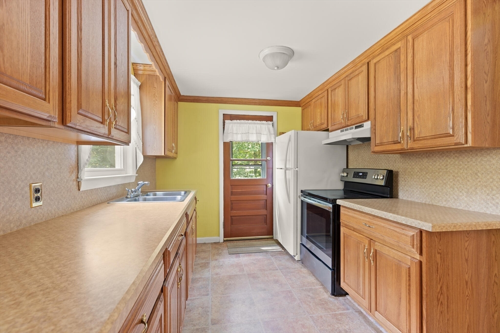 Easton, Massachusetts, 02356, United States, 3 Bedrooms Bedrooms, ,1 BathroomBathrooms,Residential,For Sale,1895599
