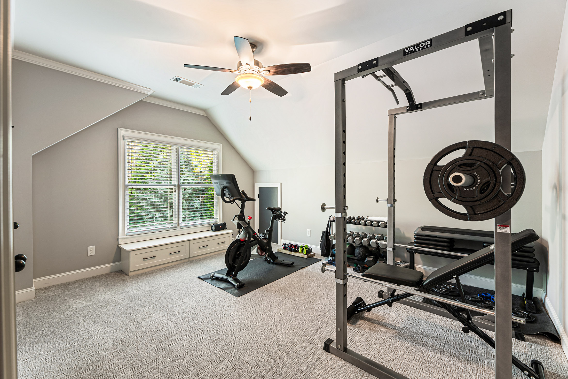  Desirable Monte Hewett First-Time Resale in the Sought-After Lake Haven - 物件實景