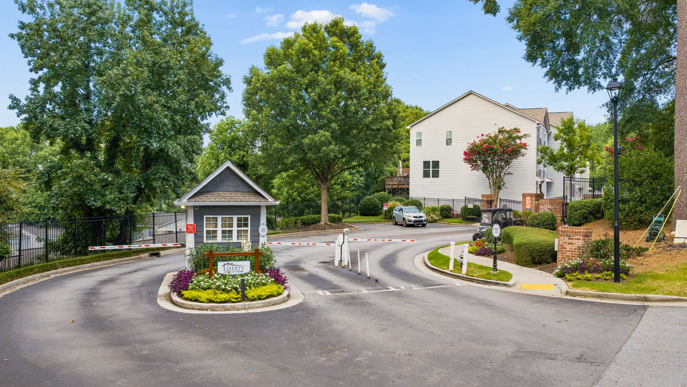  Beautifully Renovated Townhome in the Gated Liberty Park Community - 物件實景