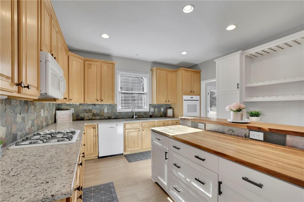 Marietta, Georgia, 30066, United States, 4 Bedrooms Bedrooms, ,3 BathroomsBathrooms,Residential,For Sale,2003100