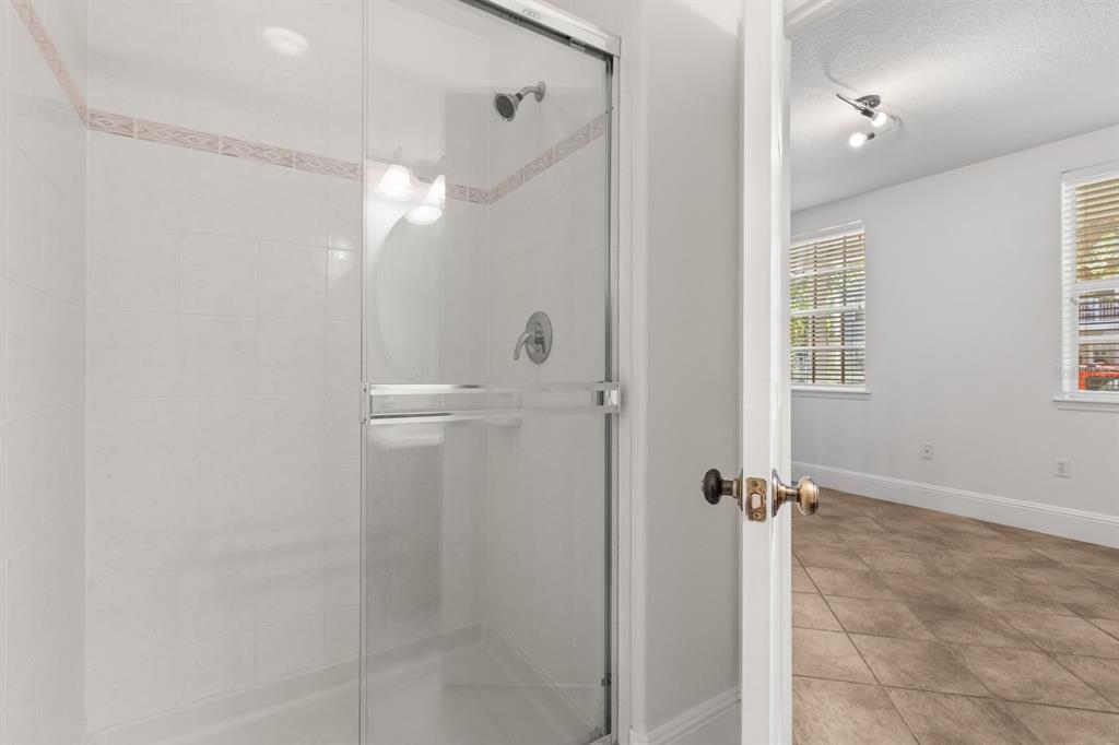 Orlando, Florida, 32814, United States, 4 Bedrooms Bedrooms, ,5 BathroomsBathrooms,Residential,For Sale,1901363