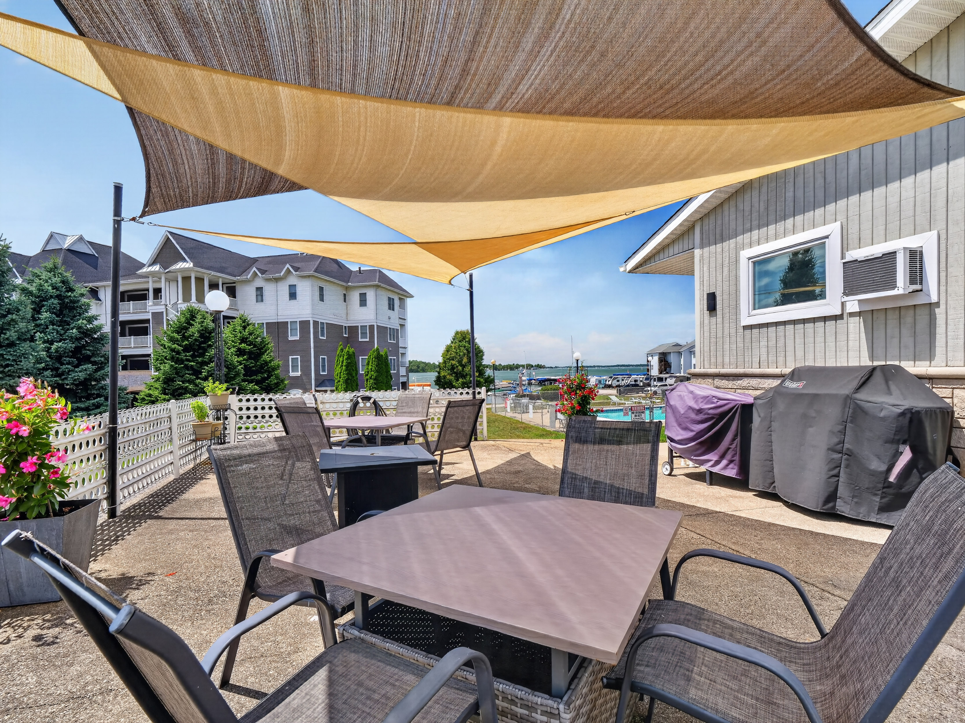  Affordable Lakefront Living on Lake Wawasee - 物件實景