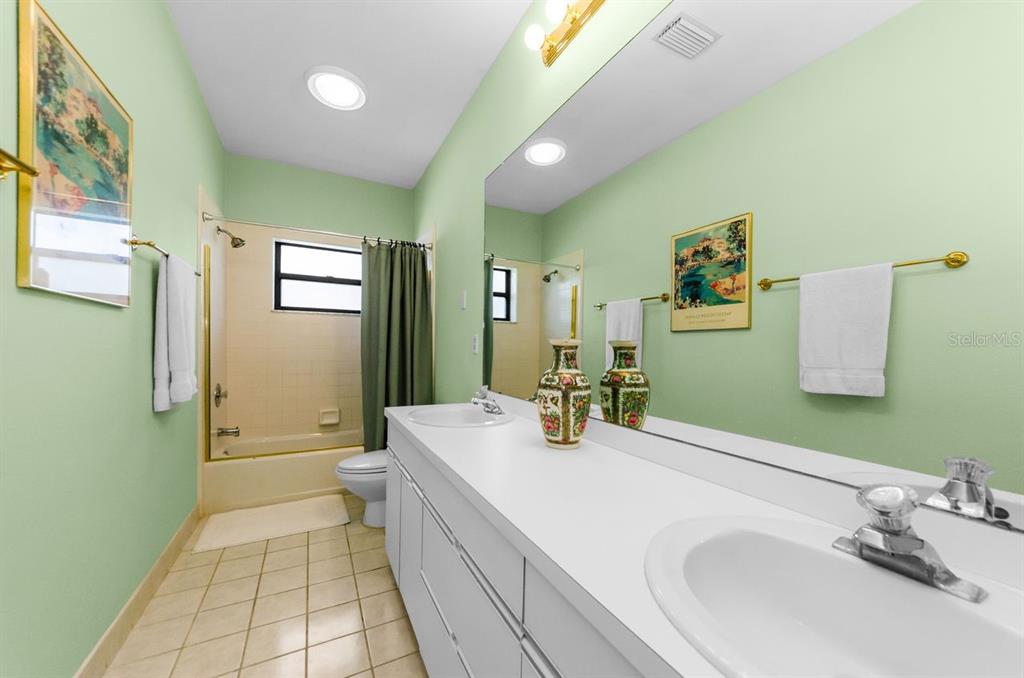 Seminole, Florida, 33777, United States, 4 Bedrooms Bedrooms, ,4 BathroomsBathrooms,Residential,For Sale,1933649