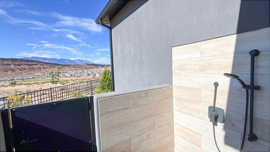 Washington, Utah, 84780, United States, 4 Bedrooms Bedrooms, ,4 BathroomsBathrooms,Residential,For Sale,1998221