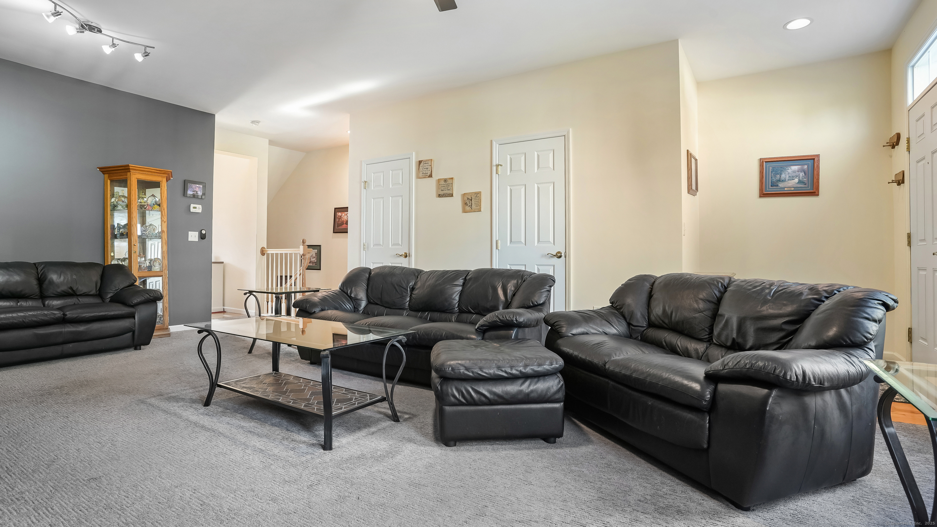 Danbury, Connecticut, 06810, United States, 2 Bedrooms Bedrooms, ,3 BathroomsBathrooms,Residential,For Sale,1925602