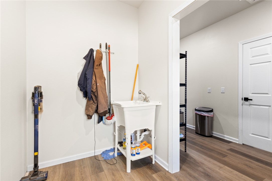 Yellville, Arkansas, 72687, United States, 2 Bedrooms Bedrooms, ,3 BathroomsBathrooms,Residential,For Sale,1970032