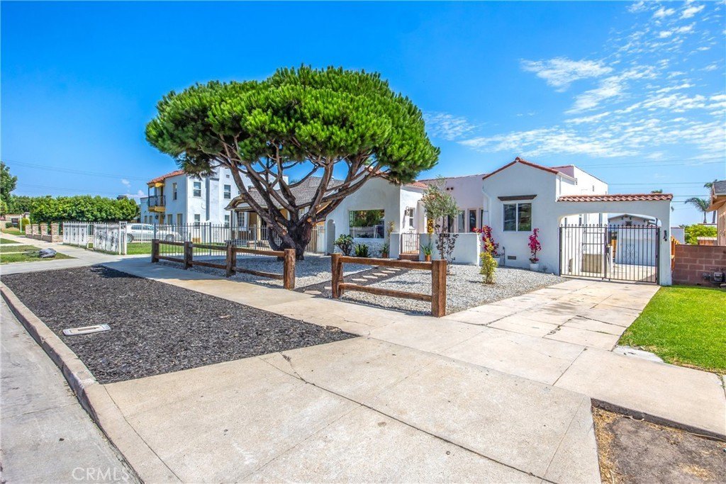Los Angeles, California, 90043, United States, 3 Bedrooms Bedrooms, ,2 BathroomsBathrooms,Residential,For Sale,1933767