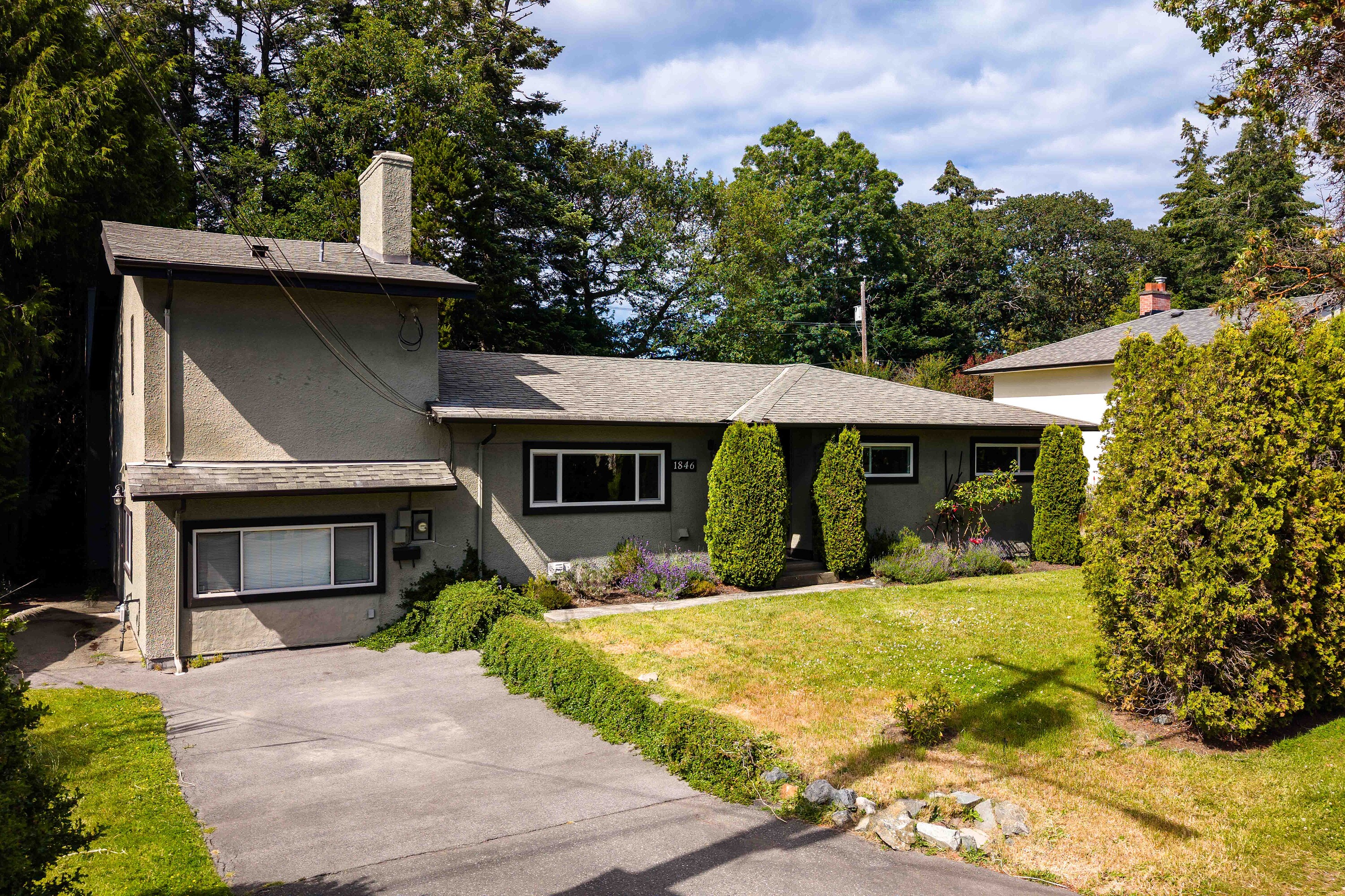  Saanich Family Home - 物件實景