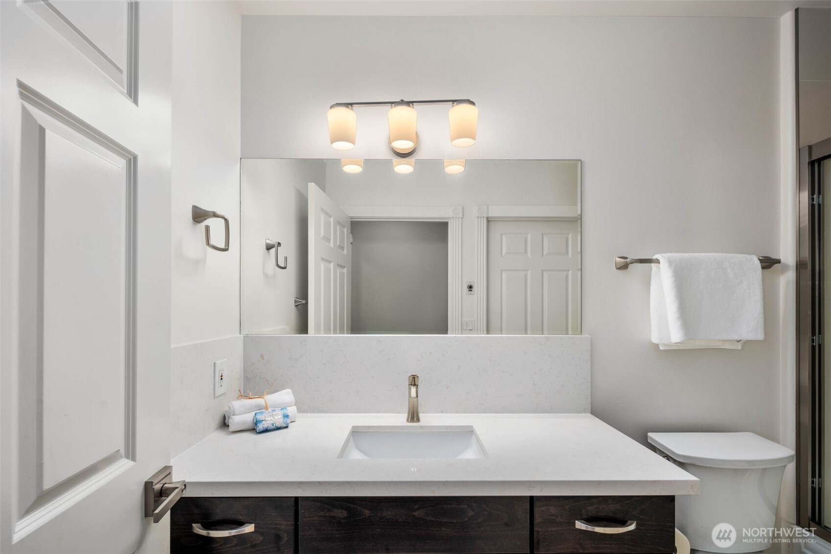 Seattle, Washington, 98116, United States, 2 Bedrooms Bedrooms, ,2 BathroomsBathrooms,Residential,For Sale,1949769