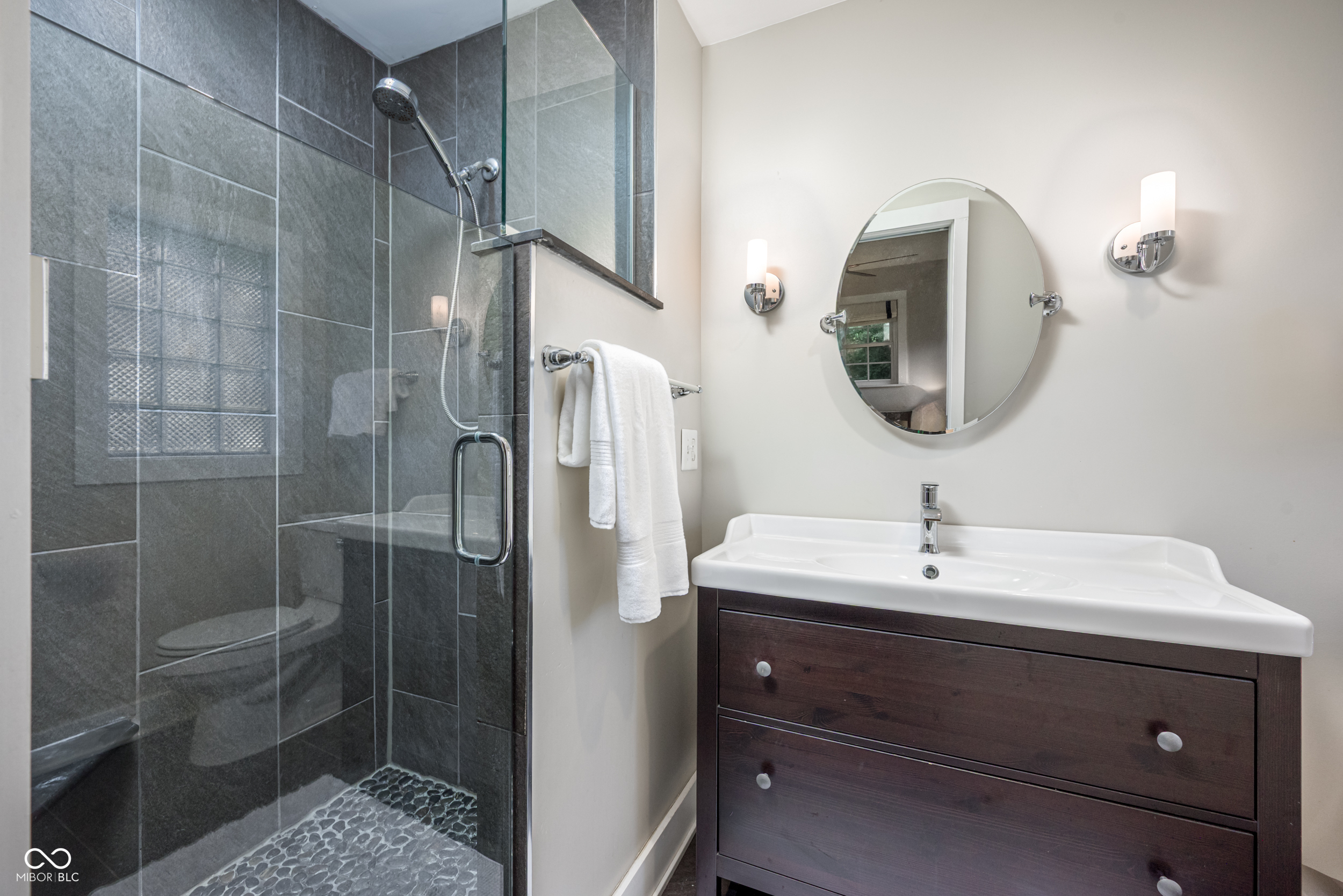 Indianapolis, Indiana, 46220, United States, 3 Bedrooms Bedrooms, ,2 BathroomsBathrooms,Residential,For Sale,1915181
