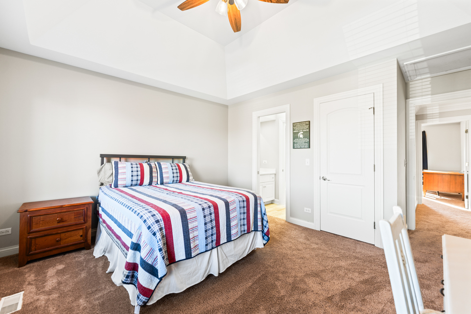 St. Charles, Illinois, 60175, United States, 5 Bedrooms Bedrooms, ,5 BathroomsBathrooms,Residential,For Sale,1989191